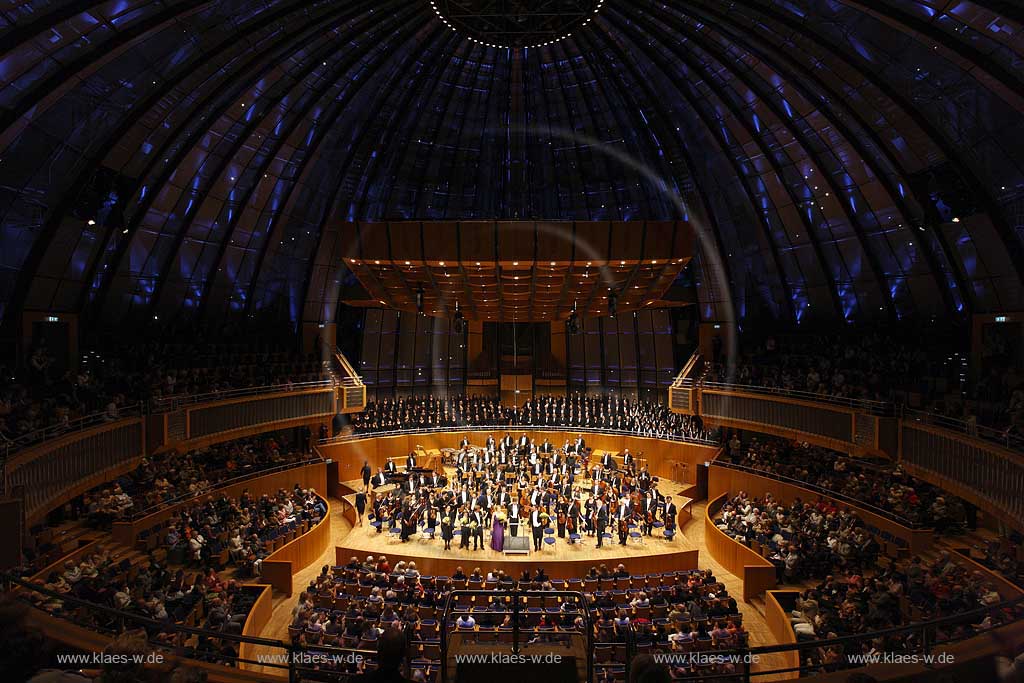 Dsseldorf, Duesseldorf Pempelfort Dsseldorfer Symhoniker in der Tonhalle Konzert Sternzeichen 12, Christiane Oelze, Sopran Michael Smallwood, Tenor Miljenko Turk, Bariton Andreas Delfs, Dirigent