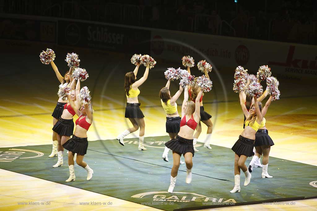 Rath, Dsseldorf, Duesseldorf, Bergisches Land, Niederrhein, ISS Dome, Dome in Rath, Multifunktionshalle, Eishockey, DEG Metro Stars gegen KEC Die Haie e.v., Klner, Koelner Haie, Blick auf tanzende Cheerleader