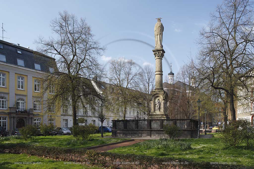 Dsseldorf, Duesseldorf, Niederrhein, Bergisches Land, Blick auf Mariensaeule, Mariensule in Orangeriestrasse mit ehemaligem Palais Spee