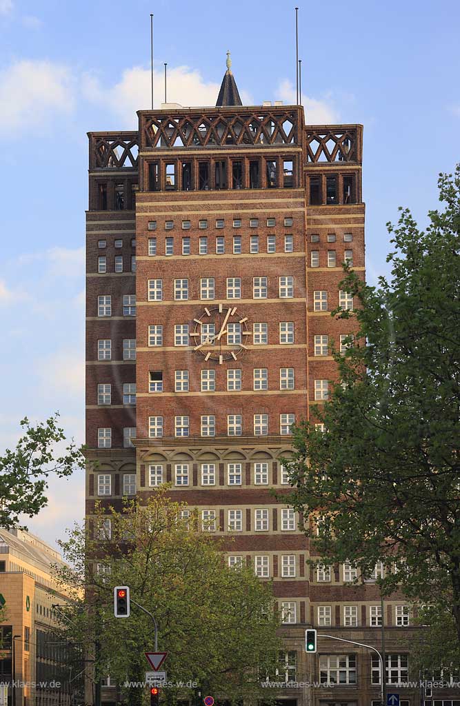 Stadtmitte, Dsseldorf, Duesseldorf, Niederrhein, Bergisches Land, Blick auf Bro, Buero und Geschftshaus, Geschaeftshaus Wilhelm-Marx-Haus, ein Wahrzeichen der Stadt, nach Oberbrgermeister, Oberbuergermeister Wilhelm Marx