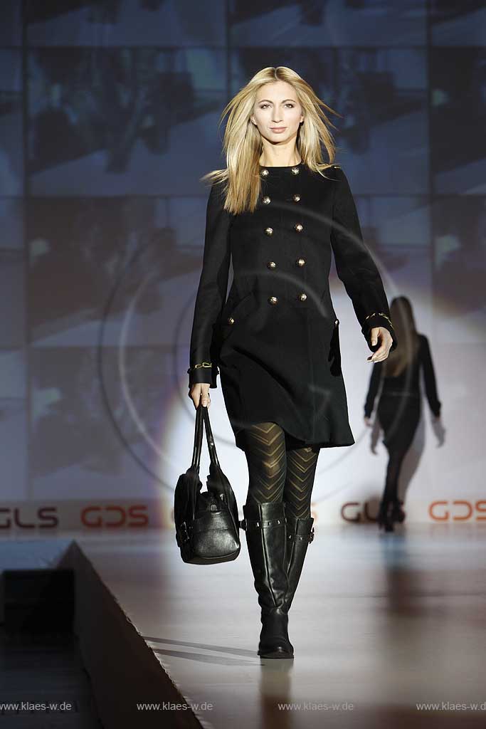 Stockum, Dsseldorf, Duesseldorf, Niederrhein, Bergisches Land, GDS, GLS, Messe, Schuhmesse, Blick auf Schuhmodels auf Laufsteg