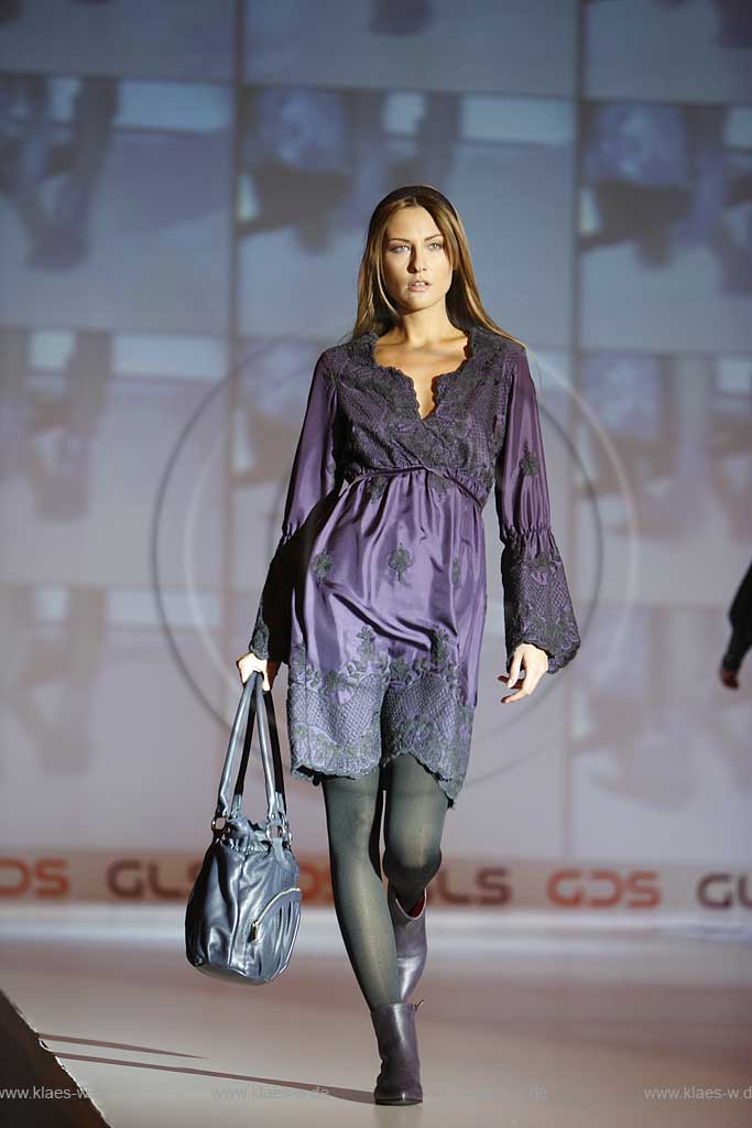 Stockum, Dsseldorf, Duesseldorf, Niederrhein, Bergisches Land, GDS, GLS, Messe, Schuhmesse, Blick auf Schuhmodel auf Laufsteg