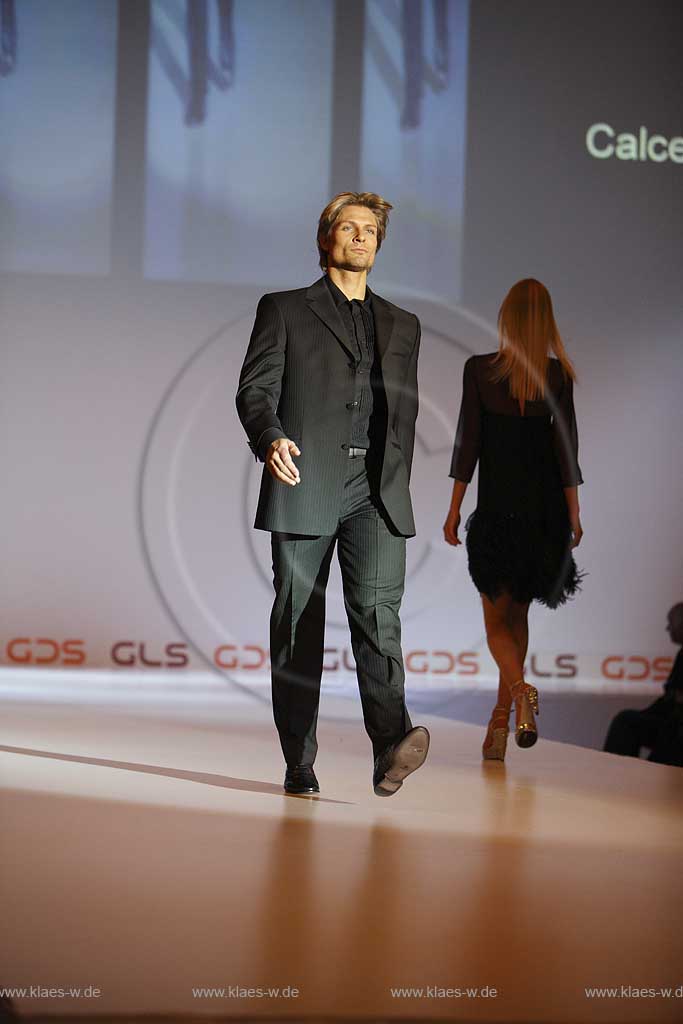 Stockum, Dsseldorf, Duesseldorf, Niederrhein, Bergisches Land, GDS, GLS, Messe, Schuhmesse, Blick auf Schuhmodels auf Laufsteg
