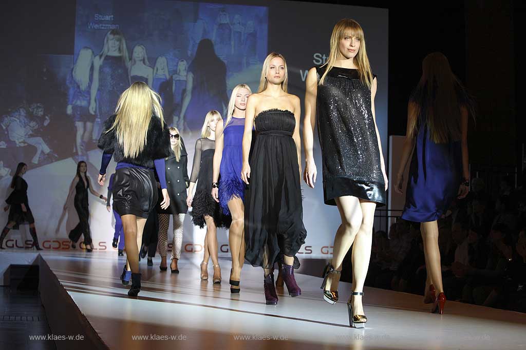 Stockum, Dsseldorf, Duesseldorf, Niederrhein, Bergisches Land, GDS, GLS, Messe, Schuhmesse, Blick auf Schuhmodels auf Laufsteg
