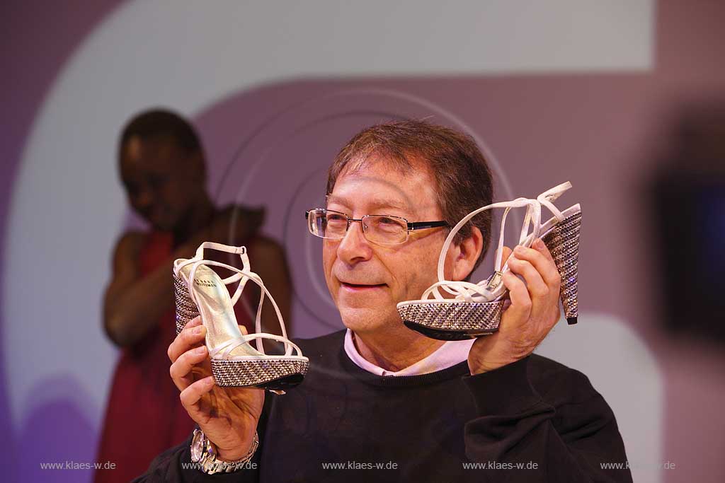 Stockum, Dsseldorf, Duesseldorf, Niederrhein, Bergisches Land, GDS, GLS, Messe, Schuhmesse, Blick auf Designer mit Schuhen