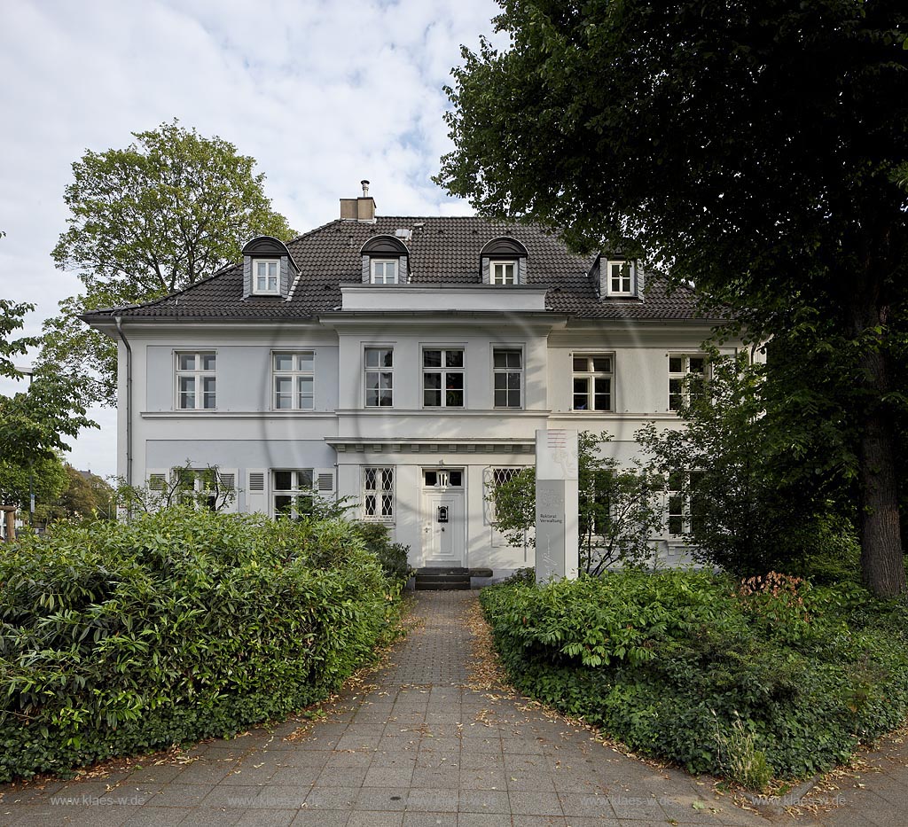 Duesseldorf Golzheim, Villa Engelhardt, erbaut 1912, heute Teil der Robert-Schumann_Hochschule im Abendlicht; Duesseldorf Golzheim, Villa Engelhardt, bulit 1912, today part of Robert-Schumann-Highschool