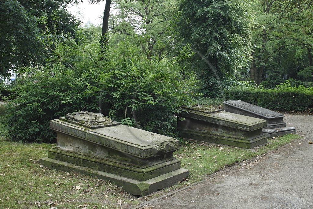 Duesseldorf Golzheim Golzheimer Friedhof, eine der bedeutendsten Gruenanlagen der Stadt Duesseldorf Grabmal des Oberst Heinrich von Randow, Kommandeur des 5. Ulanenregiments; Duesseldorf-Golzheim, Golzheim cemetery, one of the most important parks, green space of Duesseldorf