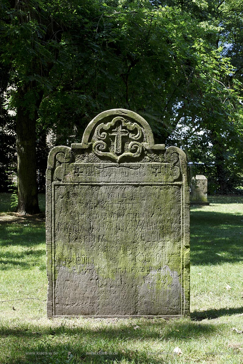 Duesseldorf Golzheim Golzheimer Friedhof, eine der bedeutendsten Gruenanlagen der Stadt Duesseldorf Grabmal der Hofraetin Maria Johanna Walburgis Josepha von Wedding; Duesseldorf-Golzheim, Golzheim cemetery, one of the most important parks, green space of Duesseldorf, grave of Mrs. privy councillor Maria Johanna Walburgis Josepha von Wedding