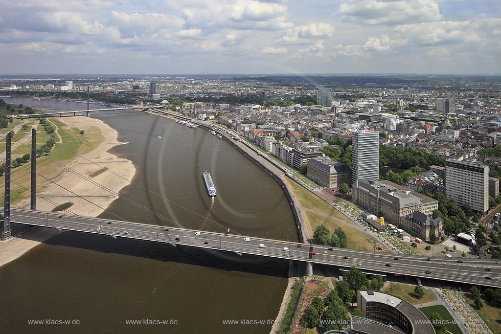 Duesseldorf Hafen, Blick Rheinkniebruecke, Schlossufer vom Rheinturm; Duesseldorf-Hafen, view to the Rheinkniebirdge from Rhinetower