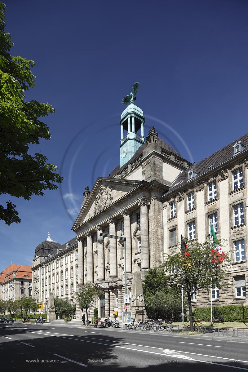 Duesseldorf Pempelfort, Blick auf das Gebaeude der Bezirksregierung in der Caecislienstrasse 3; Duesseldorf Pempelfort, view at the building of the District Council at the Caecislienstreet 3