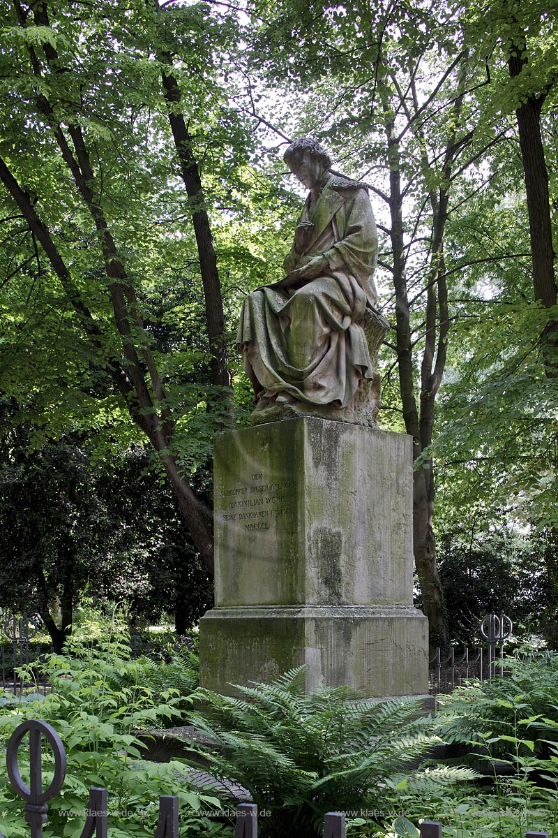 Duesseldorf Pempelfort, Hofgarten, Das Weyhe-Denkmal im Hofgarten ist das erste in Duesseldorf, das fr einen Kuenstler errichtet wurde. Es wurde 1850 vom Koelner Bildhauer C. Hoffmann entworfen, Sandstein Skulptur fuer Maximilian Friedrich Weyhe, genannt Max Weyhe, geboren am 15. Februar 1775 in Bonn und gestorben am 23. Oktober 1846 in Duesseldorf, deutscher Gartenarchitekt des Klassizis ; Duesseldorf Pempelfort, Hofgarten, Wehye sculpture from sandstone.