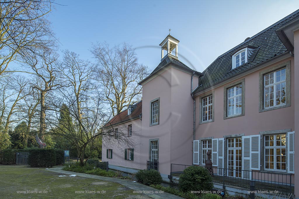 Duesseldorf Pempelfort, Aussenaufnahme vom Jacobihaus mit blauem Himmel; Duesseldorf Pempelfort, view at the Jacobihaus with blue sky.