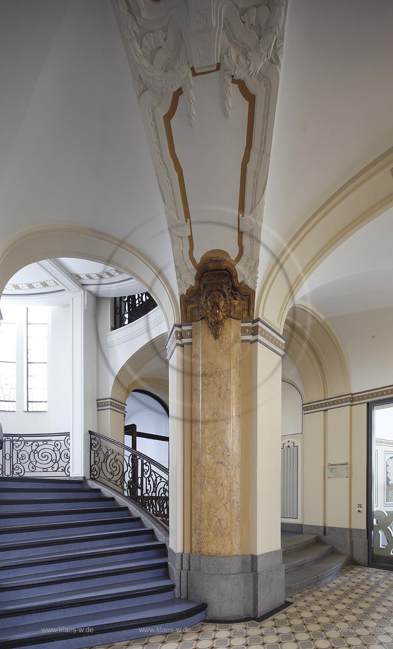 Duesseldorf Pempelfort, Oberlandesgericht, Foyer mit Treppenaufgang; Duesseldorf-Pempelfort, staircase of the appellate court