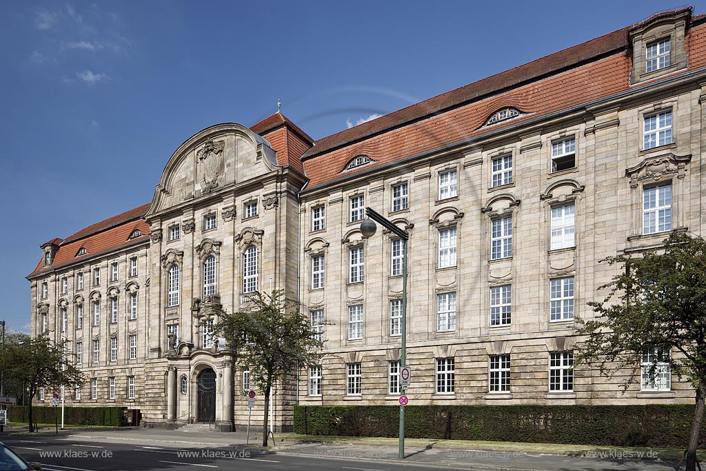 Duesseldorf Pempelfort, Blick zum Gebauede des Oberlandgerichts an der Cecilienallee 3; Duesseldorf Pempelfort, building of regional court Duesseldorf