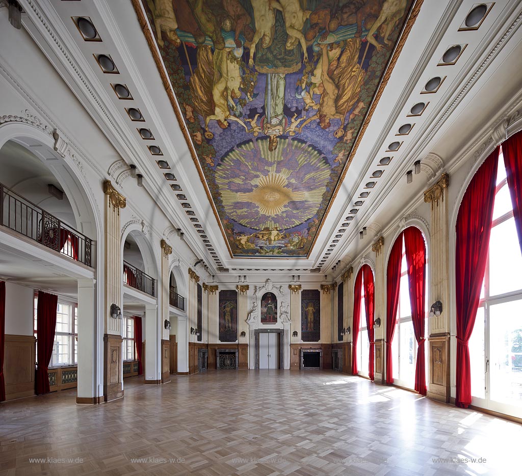 Duesseldorf Pempelfort, Innenansicht des Plenarsaals im Regierungspraesidium mit Deckengemaelde von Adolf Muenzer; Duesseldorf Pempelfort interior view of the plenary hall in the government building with ceiling fresco by Adolf Muenzer