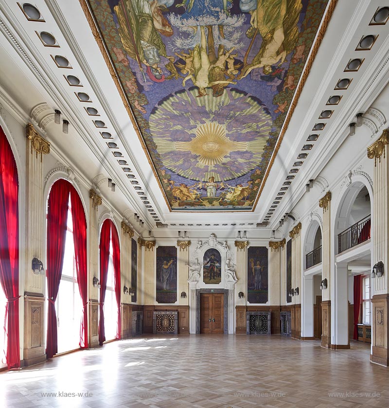 Duesseldorf Pempelfort, Innenansicht des Plenarsaals im Regierungspraesidium mit Deckengemaelde von Adolf Muenzer; Duesseldorf Pempelfort interior view of the plenary hall in the government building with ceiling fresco by Adolf Muenzer