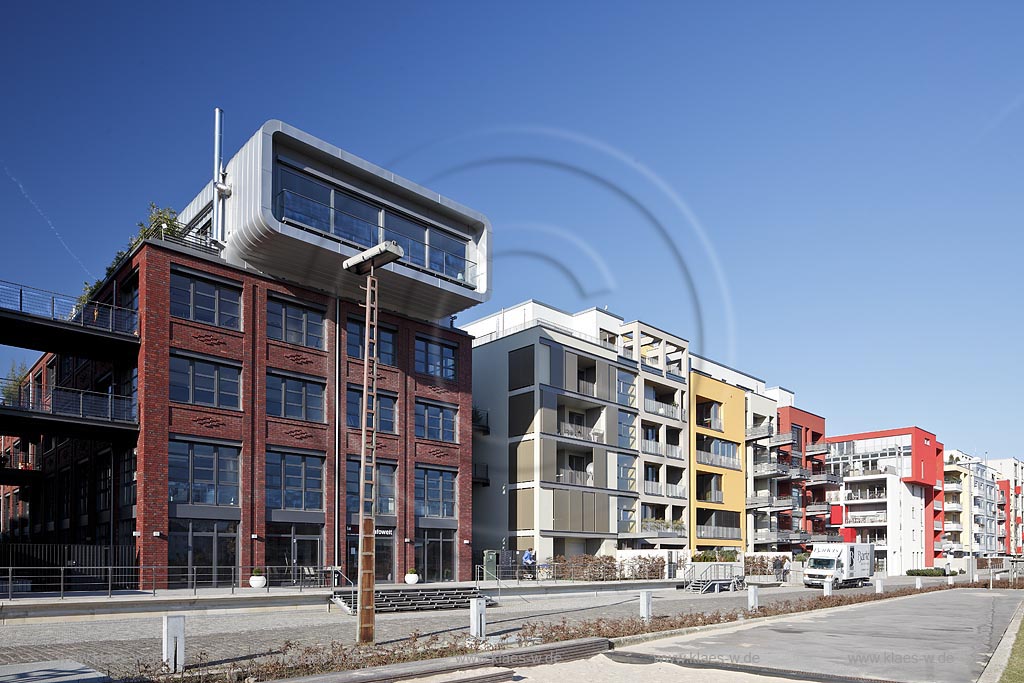 Duesseldorf, auf dem Gelaende des ehemaligen Gueterbahnhofs sind die "Neuen Duesseldorfer Stadtquartiere" entstanden. Ein Wohnquartier, das das Bunte, Kreative und Vielfaeige dieses neuen Standortes aufgreift und in individuellen Wohnraum transformiert. "Quartis Les Halles - mein kreatives Viertel" mit 93 Eigentums- und Mietwohnungen entstand auf einem 7.068 qm groen Filetgrundstck zwischen Schinkelstrae und dem geplanten 700 Meter langen Stadtgarten