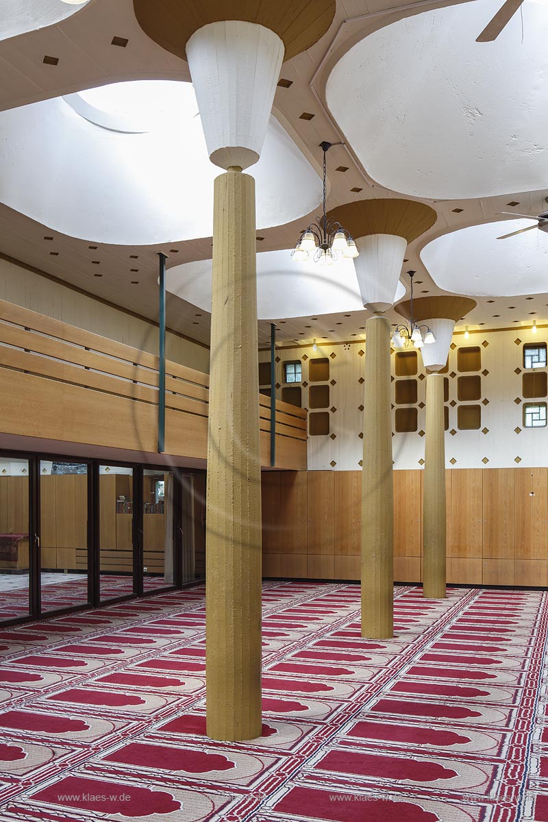 Aachen, Bilal-Moschee, Gebetsraum; Aachen, mosque Bilal-Moschee, prayer room.