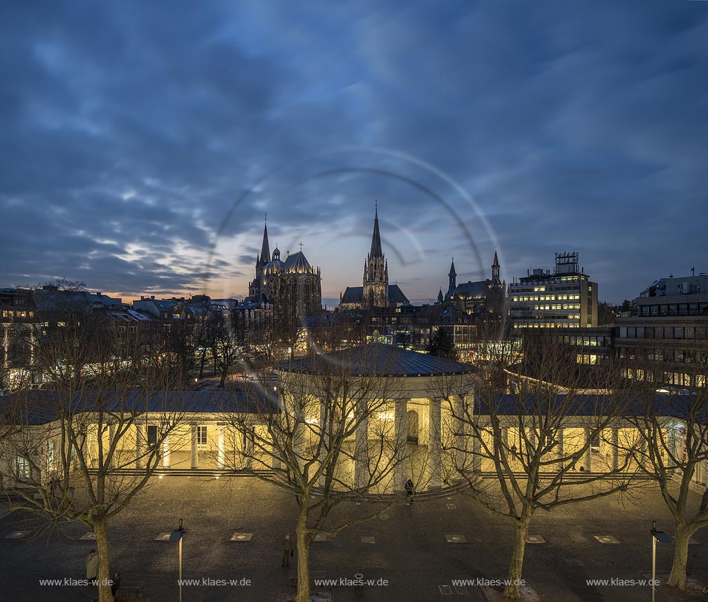 Aachen, Blick ueber den Elisenbrunnen auf den Dom St. Folian und Rathaus zur blauen Stunde; Aachen, view over fountain to the St. Folian Dome and town hall while blue hour.