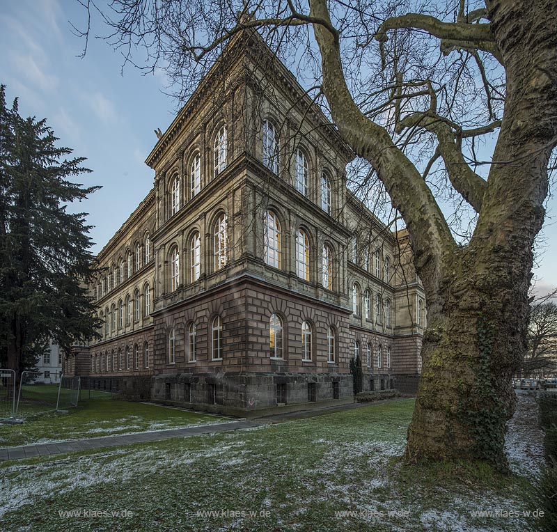 Aachen, Aussenaufnahme von RWTH Hauptgeaude, das zwischen 1986 und 1870 errichtete Gebaeue, ist der der Verwaltungssitz der Rheinisch-Westfaelischen Technischen Hochschule; Aachen, RWTH main building, administrative center of the Rheinish-Westphalian technical academia.