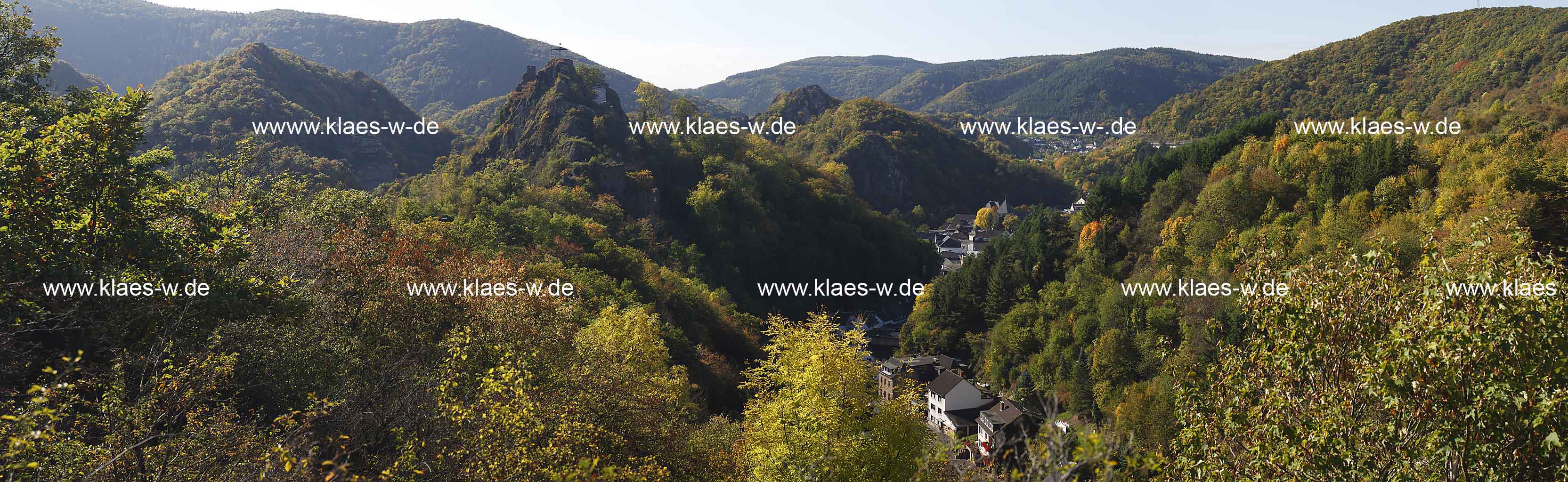 Altenahr, herbstlicher Panoramablick vom Rotweinwanderweg zur Burg Are und dem Ort, panorama view to castle Are and the village in autumn