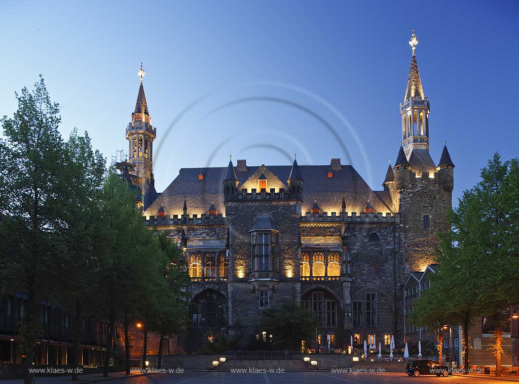 Aachen, historisches Rathaus von Sueden zur blauen Stunde, illuminiert; historical guildhall from south side in evening light, nightlite, illumination