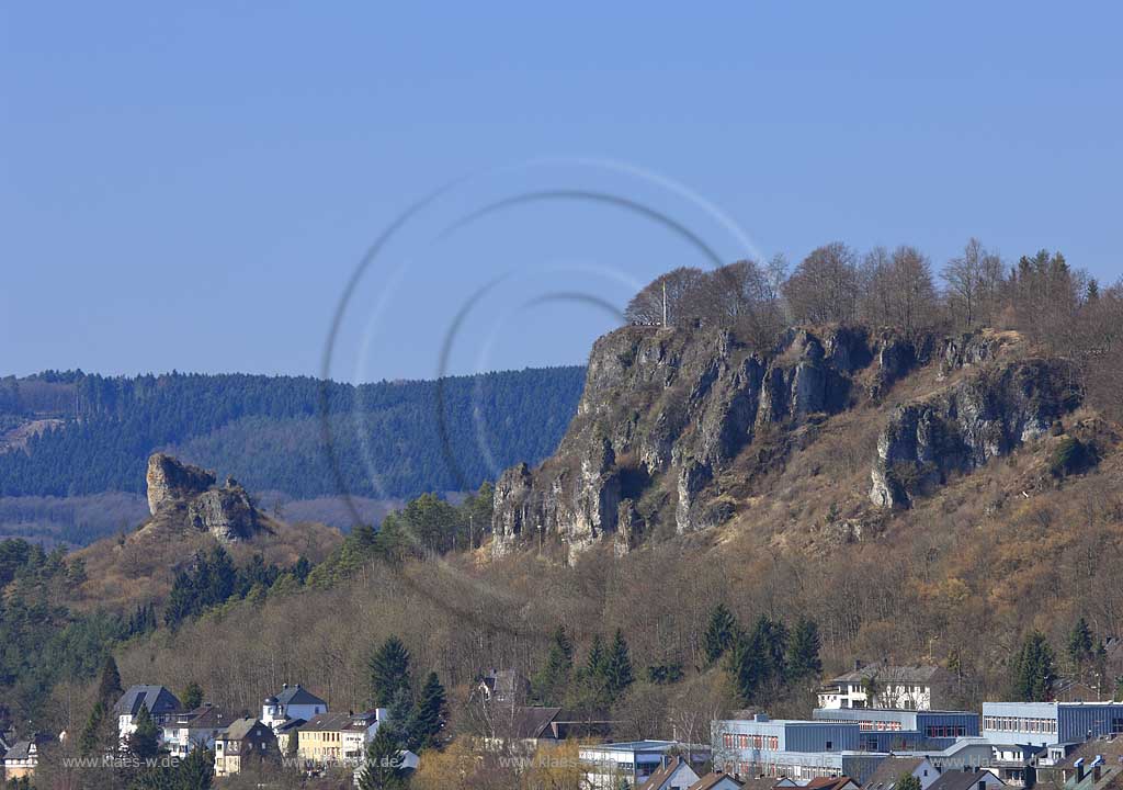 Gerolstein Blick zu den Gerolsteiner Dolomiten mit dem Kletterfelsen Hstley; View to the rocks of Gerolstein named Dolomiten with climbing rock named Hustley