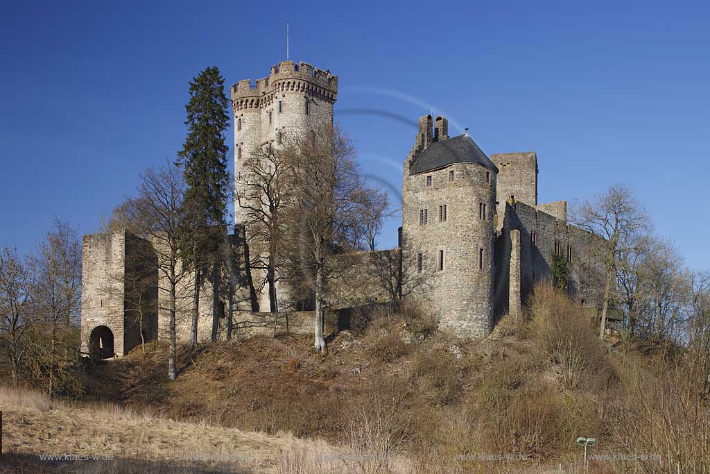 Gerolstein Pelm die Kasselburg; Castle Kasselburg 