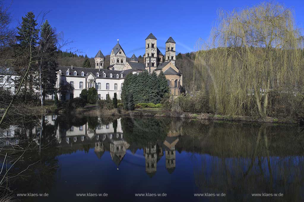 Glees, Abtei Maria Laach vom Klostergarten aus gesehen mit Spiegelbild im Weiher; Abbey Maria Laach from abbeygarden with mirror image in the abbeypond