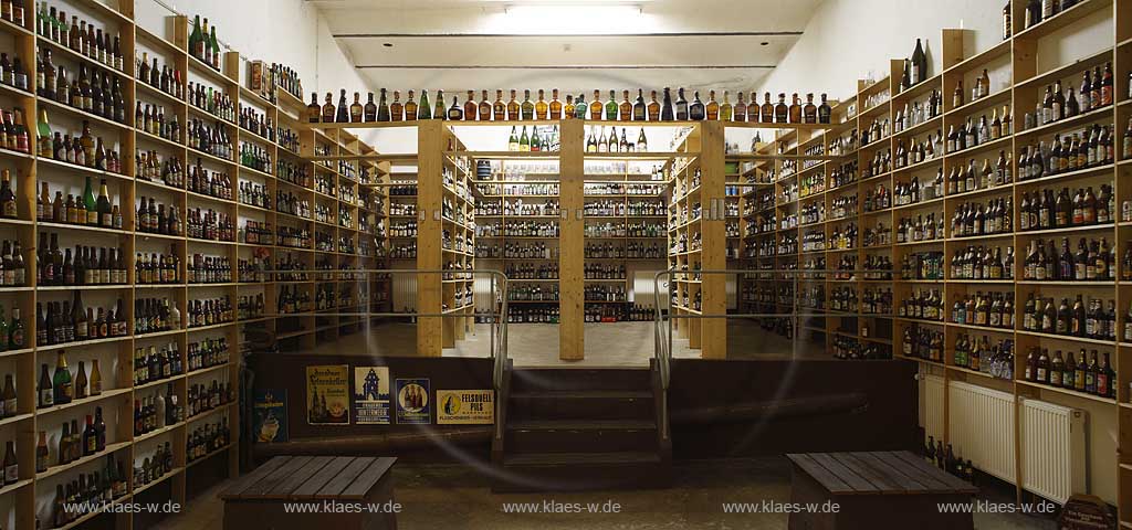 Monschau, Felsenkeller Brauhaus und Museum, Flaschen und Dosenlager, Handwerksbrauerei; Brewery museum in Monschau