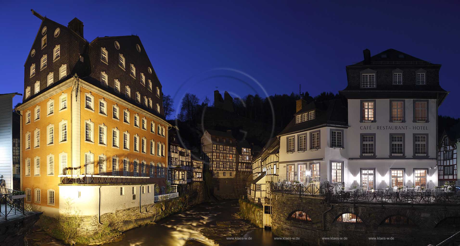 Monschau, Rotes Haus, Fachwerkhaeuser, Rur , Haller Ruine und Cafe, Restaurant, Hotel am Markt in naechtlicher Beleuchtung, illuminiert; Red house, Rur river, framework houses, Haller ruin, in nightlite, evening light, night image, illumination