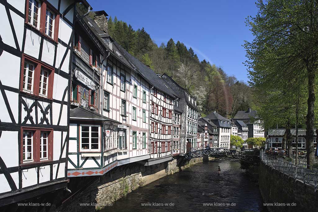 Monschau, Altstadt, Fachwerkhaeuser an der Rur mit Fliegenfischer, Angler, Fussgaengerbruecke und Hotel zum Stern; Old town of Monschau with frame work houses and pedestrian bridge over Rur river, fly fisherman