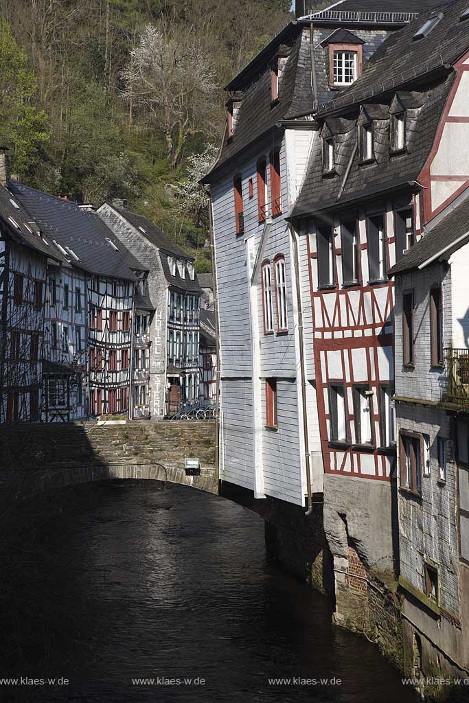 Monschau, Altstadt, Fachwerkhaeuser an der Rur Venedigblick; Old town of Monschau with frame work houses 