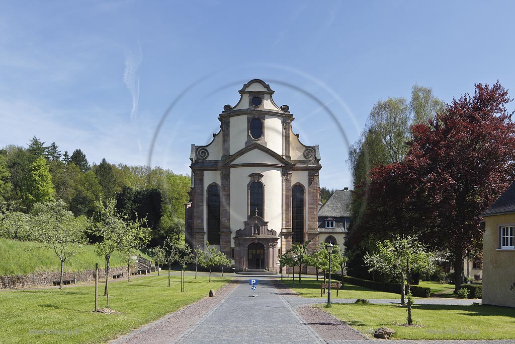 Grosslittgen. Abtei Himmerod, Blick auf die Auenfassade mit dem Hauptpotal der barocken Abteikirche, Stiftskirche;  Grosslittgen, abbey Himmerod, view  to the outside facade of the baroque minster.