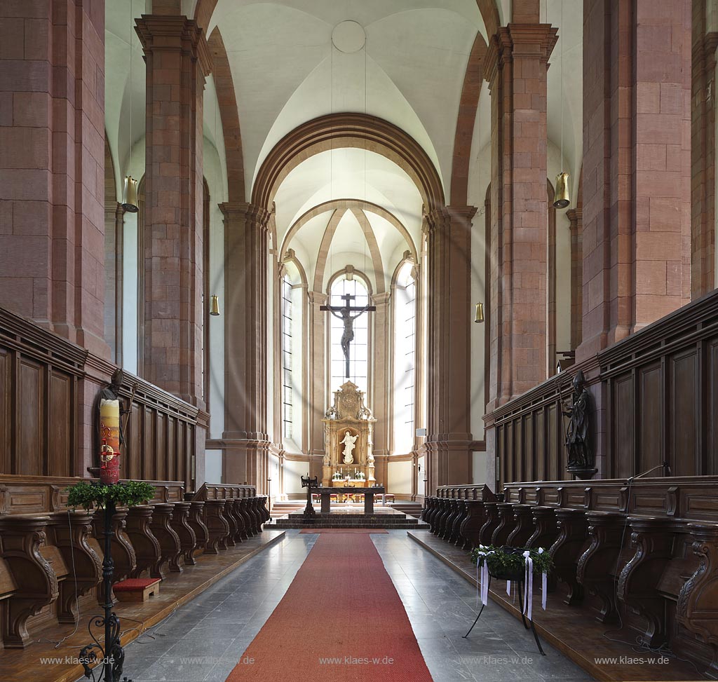 Grosslittgen, Abtei Himmerod, barocke Klosterkirche mit Blick zum Altar ueber den Chor der Moenche; Grosslittgen, abbey Himmerod, baroque minster with the view to the altar over the choir of the monkhood.