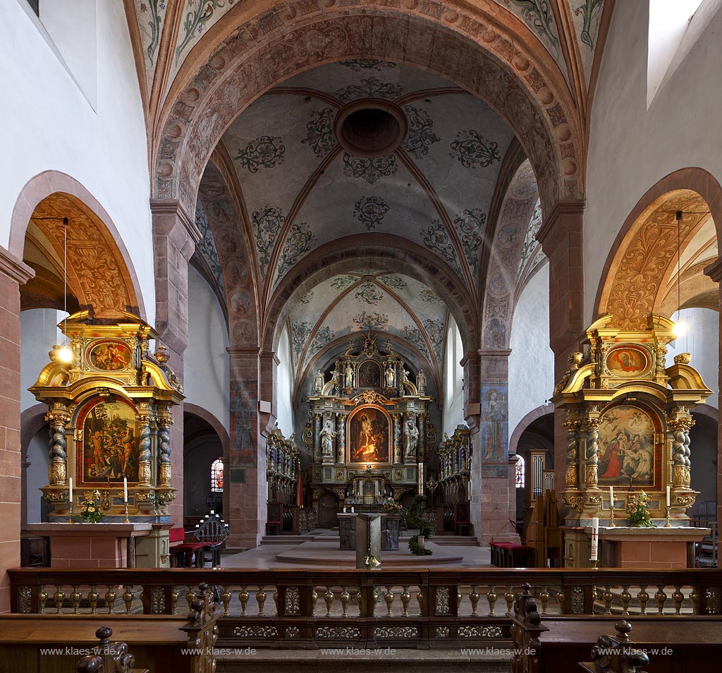 Kall Steinfeld Kloster Steinfeld Innenansicht der Romanischen Kiche des Klosters Steinfeld mit barocker Ausstattung, Chor mit Hochaltar, Gewoelbemalerei;  Basilica of closter Steinfeld with choir and broque high altar