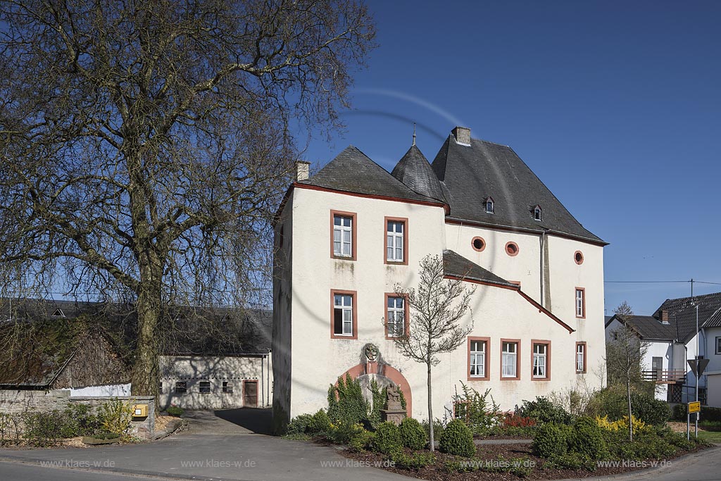 Bitburg Burg Liessem, Urkundlich erwaehnt wird diese Burg erstmals 1326 und nach ihrer Zerstoerung Mitte des 14. Jahrhunderts wieder neu aufgebaut ; Bitburg castle Liessem, it was build 1326 and after a destruction middle the 14. century rebuilt.