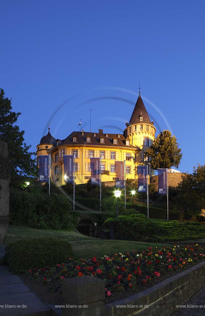 Mayen, Genovevaburg zur Blauen Stunde; Mayen, castle Genovevaburg at blue hour.