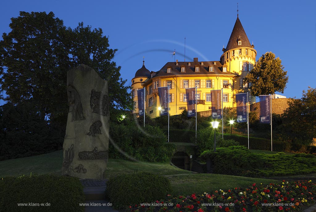 Mayen, Genovevaburg zur Blauen Stunde; Mayen, castle Genovevaburg at blue hour.