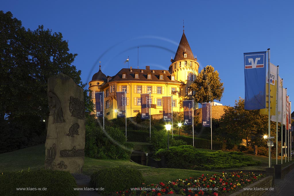 Mayen, Genovevaburg zur Blauen Stunde; Mayen, castle Genovevaburg at blue hour.