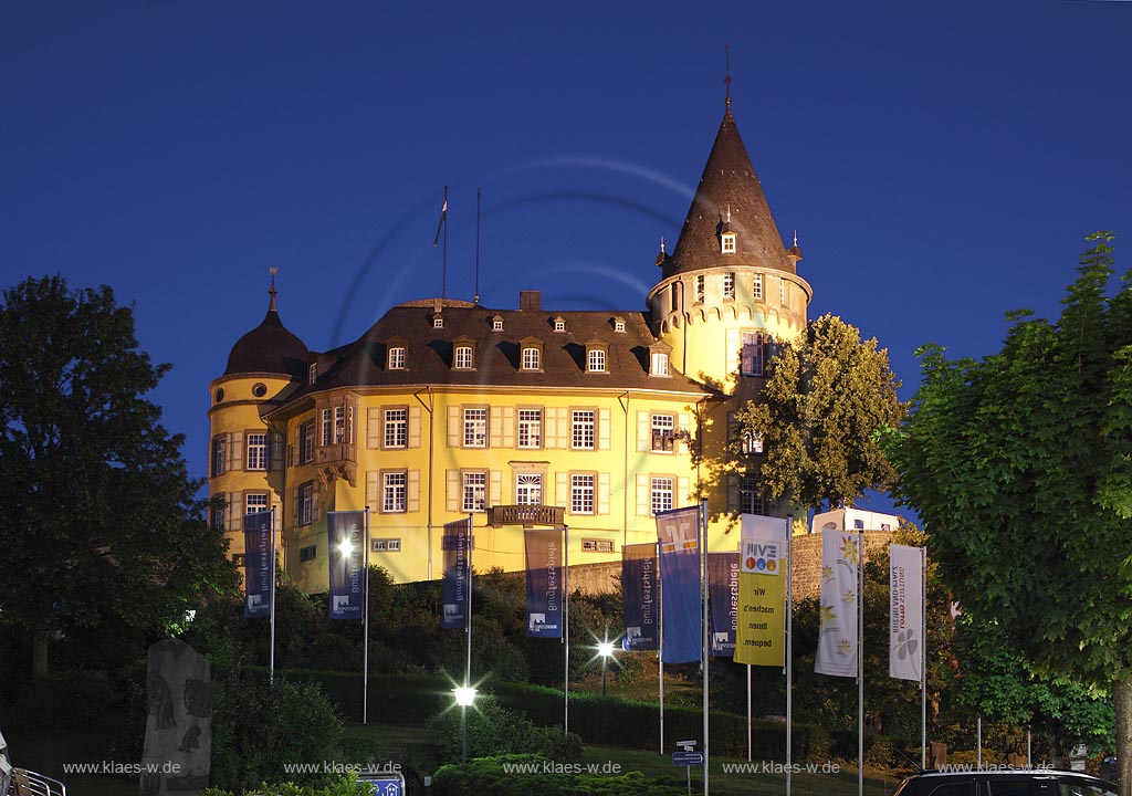 Mayen, Genovevaburg zur Blauen Stunde; Mayen, castle Genovevaburg at blue hour.