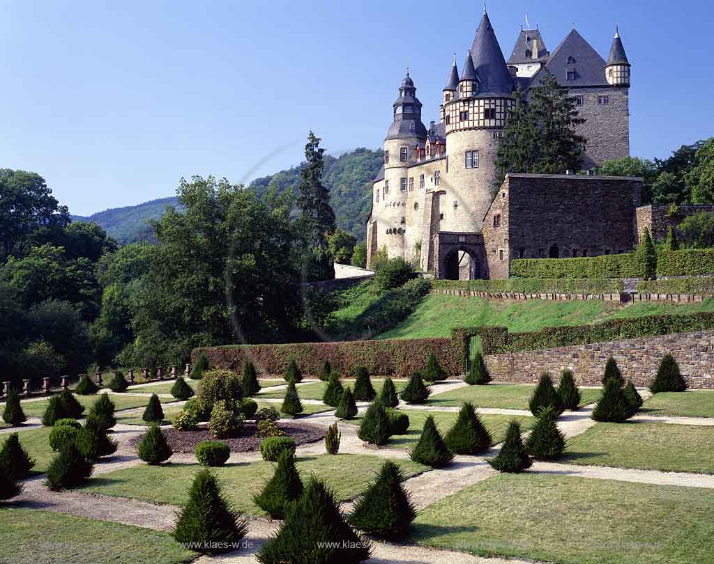 Nettetal, Mayen, Landkreis Mayen-Koblenz, Eifel, Vulkaneifel, Sankt Johann, Blick auf Schloss Brresheim, Buerresheim und Schlossgarten   