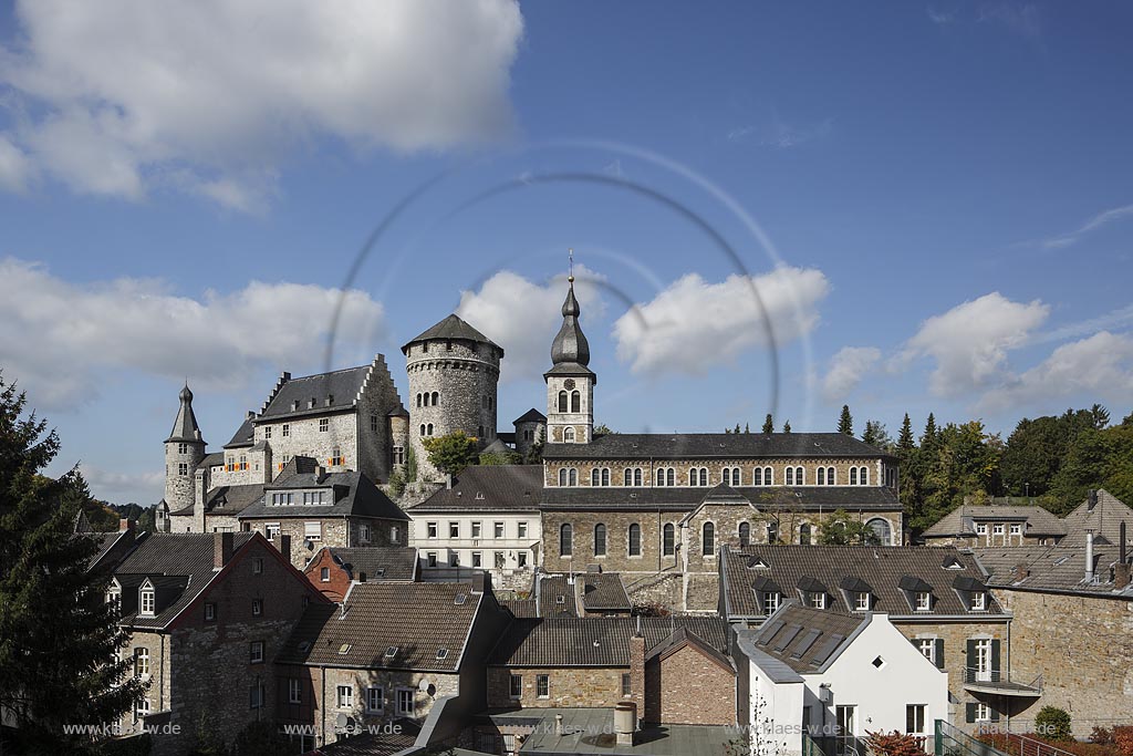 Stolberg, Blick auf Burg Stolberg links und katholische Pfarrkirche St.  Lucia rechts; Stolberg, view to castle Stolberg at the left side and the catholic parish church St. Lucia at the right side.