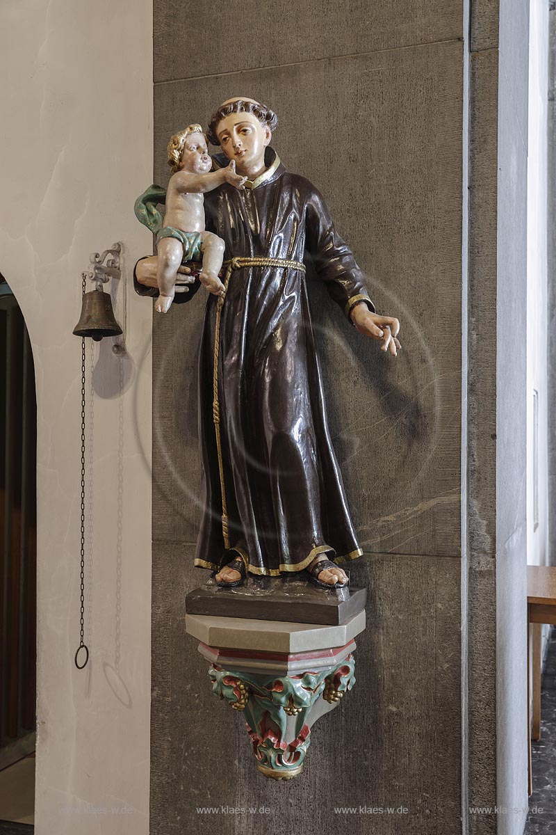 Stolberg, katholische Pfarrkirche St. Lucia, Barockfigur Antonius von Padua: Stolberg, catholic parish church St. Lucia, baroque figure Antonius von Padua.