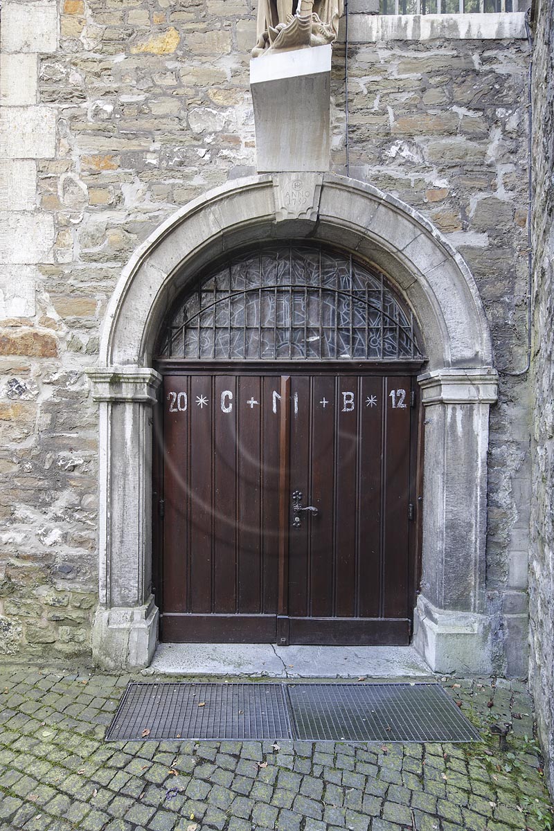  Stolberg, katholische Pfarrkirche St. Lucia, Blick auf des Nordportal; Stolberg, catholic parish church St. Lucia, view to the northern front gate.