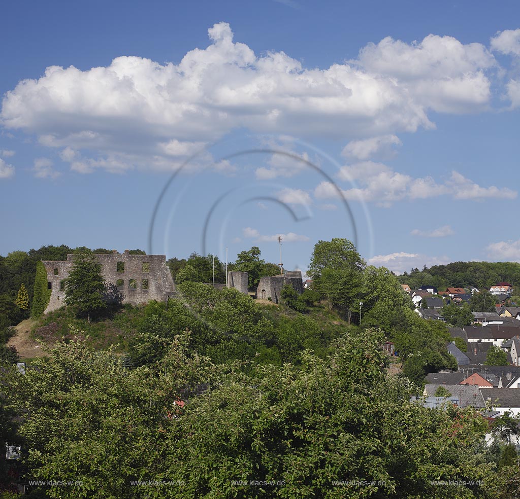 Ulmen, Blick zur Oberburg; Ulmen, view to castle Oberburg.