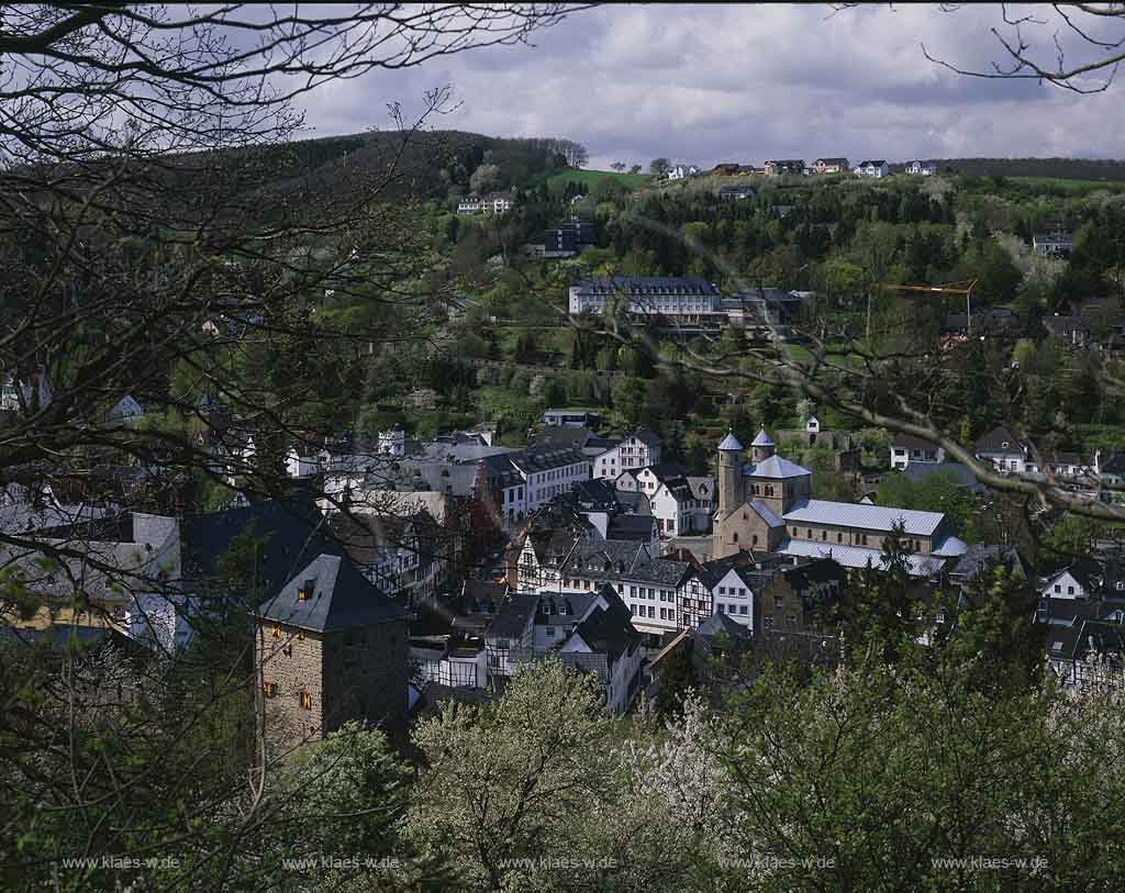 Bad Mnstereifel, Muenstereifel, Kreis Euskirchen, Eifel, Blick auf Stadt im Frhling, Fruehling 