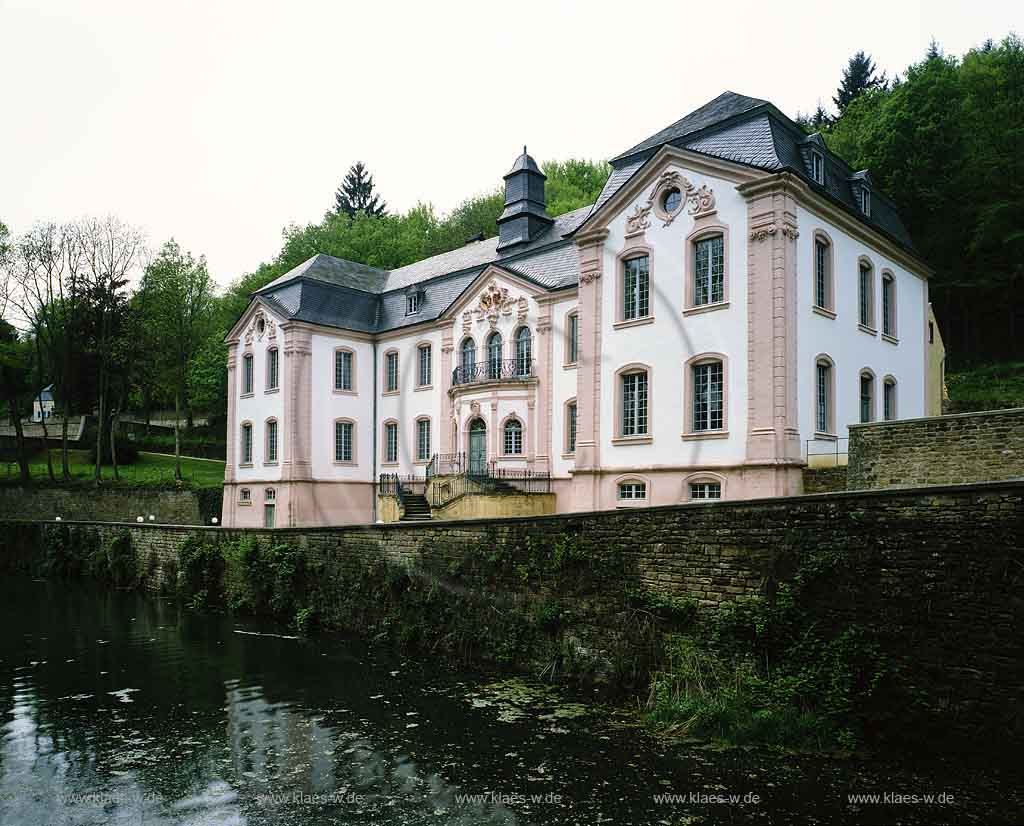 Bollendorf, Eifelkreis Bitburg-Prüm, Verbandsgemeinde Irrel, Eifel, Blick auf Barock Schloss Weilerbach 