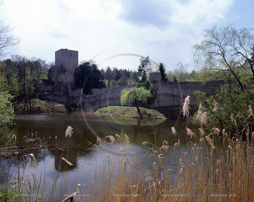 Stotzheim, Euskirchen, Regierungsbezirk Kln, Eifel, Blick auf Wasserburg-Ruine, Burg, Wasserburg Hardtburg und Burggraben