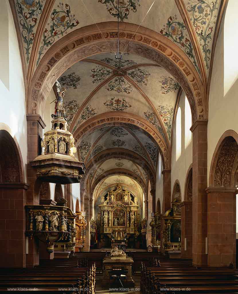 Kall, Steinfeld, Eifel, Kreis Euskirchen, Kloster Steinfeld, Blick in Klosterkirche mit Sicht auf Kanzel und Kirchenschiff